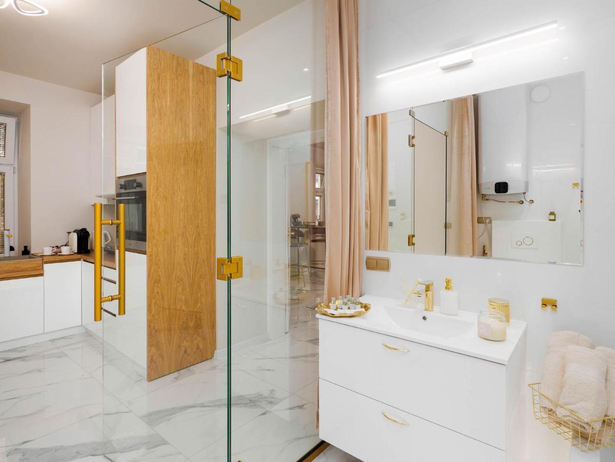 Apartament Gold Aleja Nmp 8 - Free Parking Częstochowa Buitenkant foto