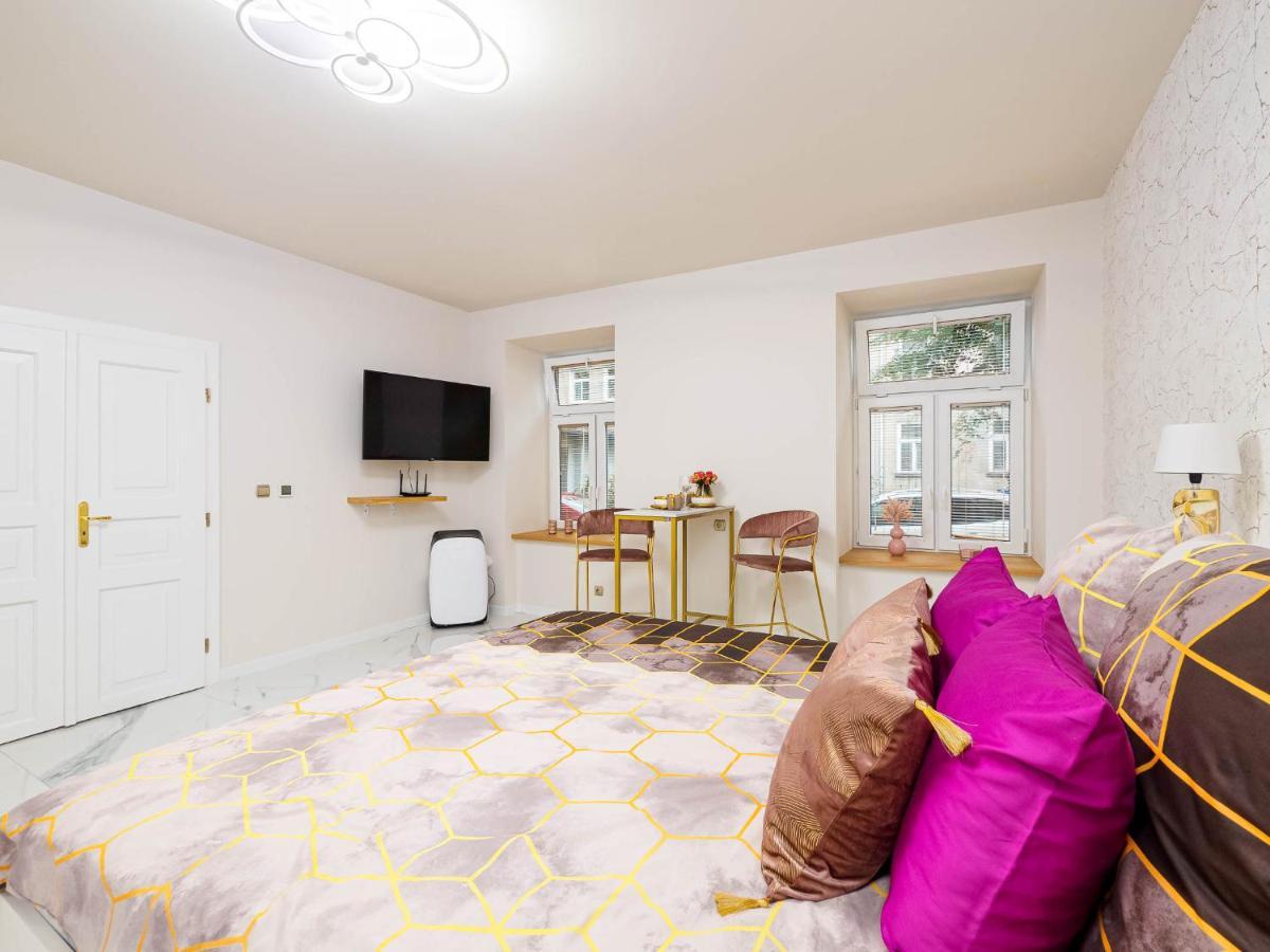 Apartament Gold Aleja Nmp 8 - Free Parking Częstochowa Buitenkant foto