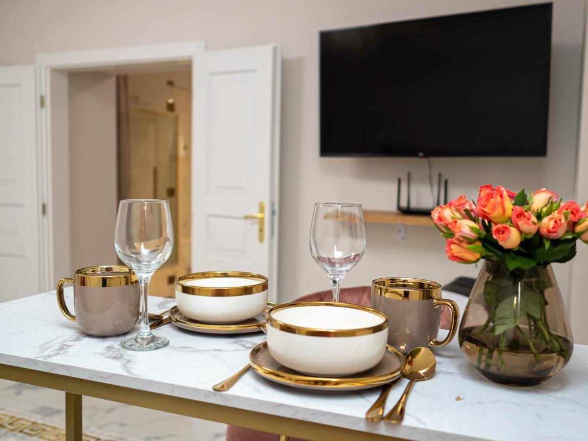 Apartament Gold Aleja Nmp 8 - Free Parking Częstochowa Buitenkant foto