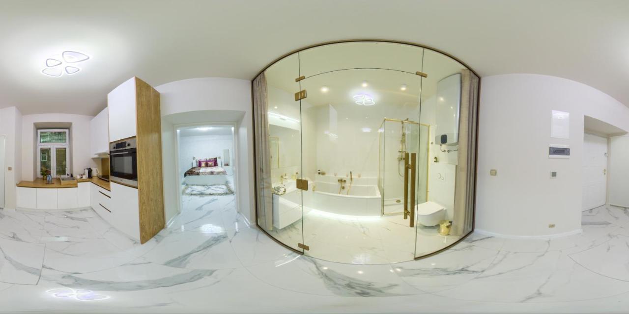 Apartament Gold Aleja Nmp 8 - Free Parking Częstochowa Buitenkant foto