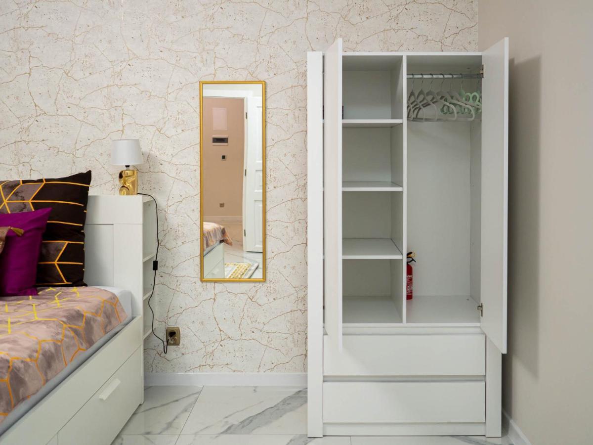 Apartament Gold Aleja Nmp 8 - Free Parking Częstochowa Buitenkant foto